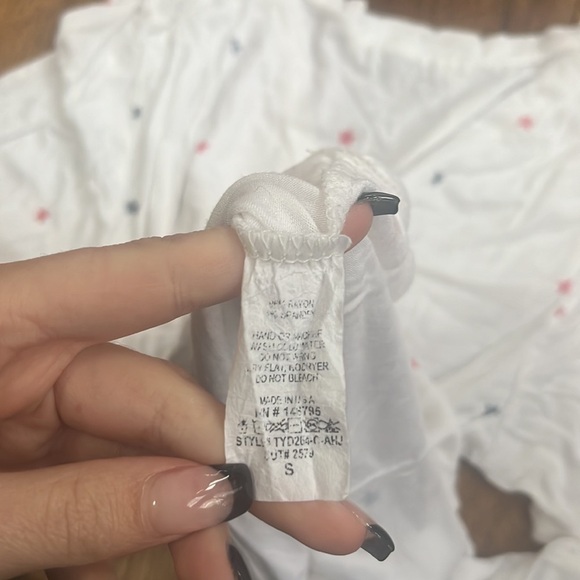 Sunday Stevens Woman’s Star V-Neck Tee Size S - Picture 5 of 5